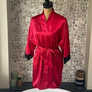 NWOT Fredericks of Hollywood, satin red and black robe – medium